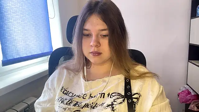 TomikoPfau online show from April 2, 2026, 7:39 am