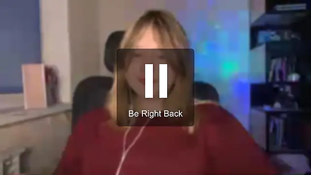 TomikoPfau online show from April 19, 2026, 6:10 pm