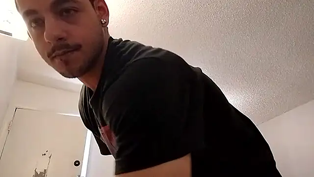 momo0208 online show from February 24, 2026, 3:21 pm