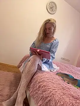 Faiiry  online show from April 19, 2026, 4:23 am