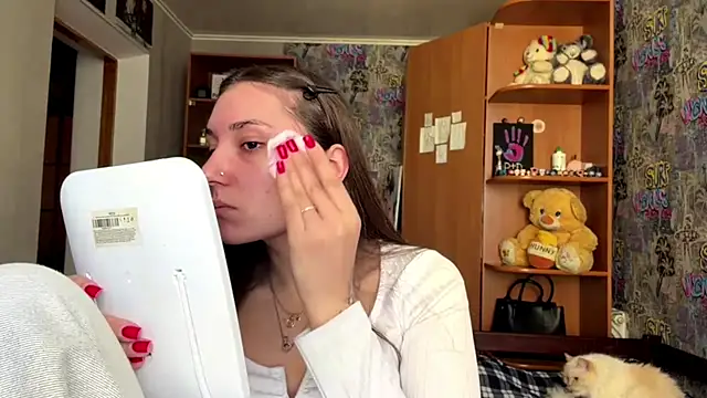 poly princess online show from April 22, 2026, 11:12 am