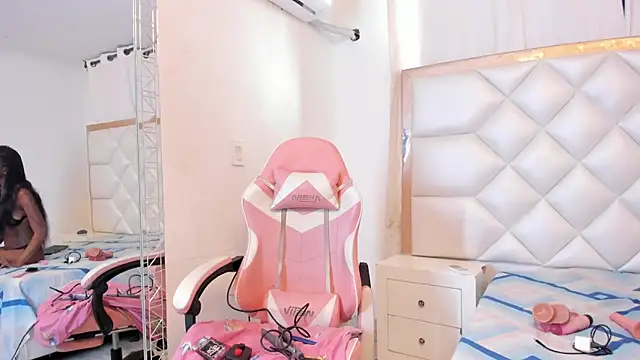 Snapshot of michelleblair1 chatting on June 10, 2026, 1:10 pm michelleblair1 online show from June 10, 2026, 1:10 pm
