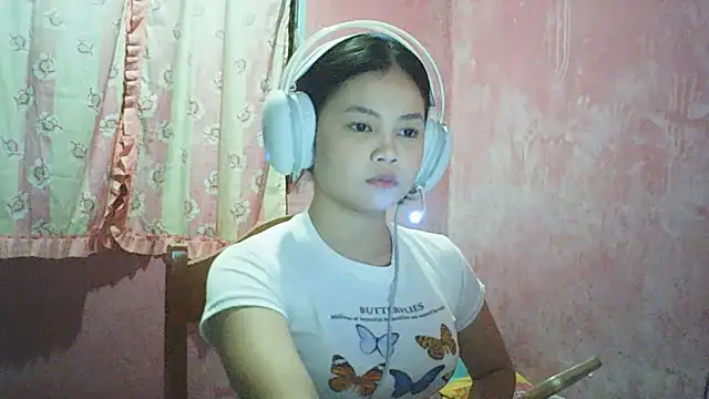 Snapshot of DessertFlower chatting on April 29, 2026, 2:15 am DessertFlower online show from April 29, 2026, 2:15 am