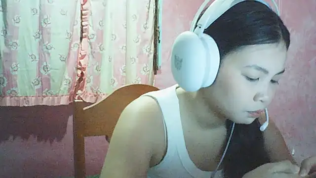 Snapshot of DessertFlower chatting on May 3, 2026, 3:45 am DessertFlower online show from May 3, 2026, 3:45 am