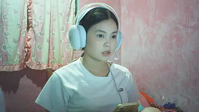 Snapshot of DessertFlower chatting on May 5, 2026, 4:09 am DessertFlower online show from May 5, 2026, 4:09 am