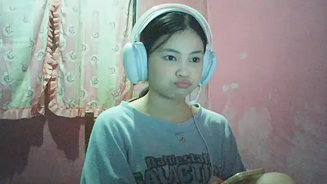 Snapshot of DessertFlower chatting on May 11, 2026, 3:45 am DessertFlower online show from May 11, 2026, 3:45 am