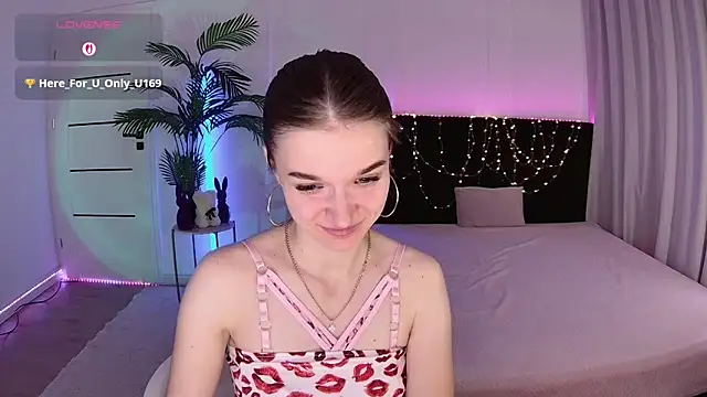 Snapshot of Ann_Wood chatting on May 7, 2026, 2:44 pm Ann Wood online show from May 7, 2026, 2:44 pm