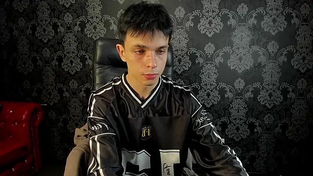 ClarkBev online show from April 21, 2026, 7:39 pm