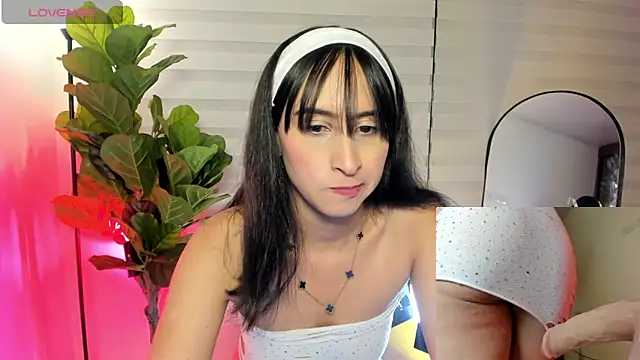 Antonella Moretti  online show from April 18, 2026, 3:43 am