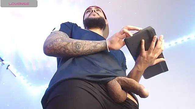 SantiagoHincapiie online show from April 2, 2026, 12:08 am