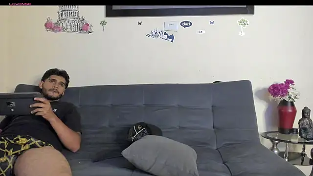 heteros hot  online show from April 7, 2026, 10:09 pm