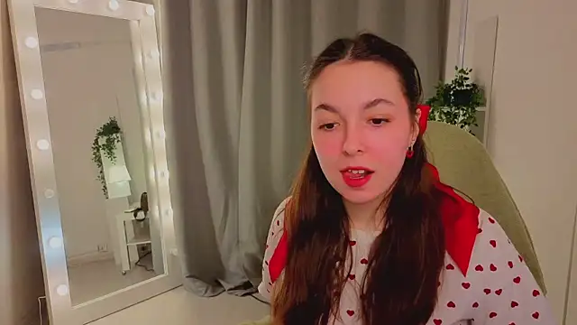 BellaThery online show from March 13, 2026, 5:14 am