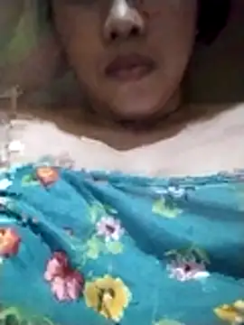 Snapshot of Radiant_smile chatting on April 9, 2026, 11:26 am Radiant smile online show from April 9, 2026, 11:26 am