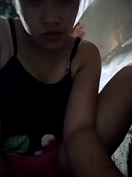 Snapshot of Radiant_smile chatting on April 14, 2026, 1:55 am Radiant smile online show from April 14, 2026, 1:55 am