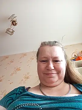 KiraStanton online show from April 16, 2026, 12:28 pm