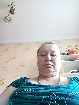 KiraStanton online show from April 18, 2026, 5:33 am