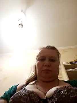 KiraStanton online show from April 18, 2026, 7:07 pm