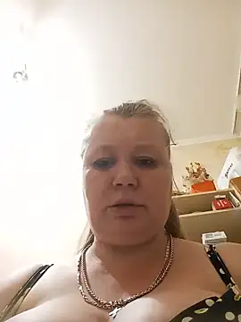 Snapshot of KiraStanton chatting on June 16, 2026, 12:24 am KiraStanton online show from June 16, 2026, 12:24 am