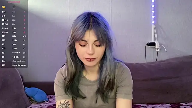 Emmibrilson online show from April 19, 2026, 12:37 pm