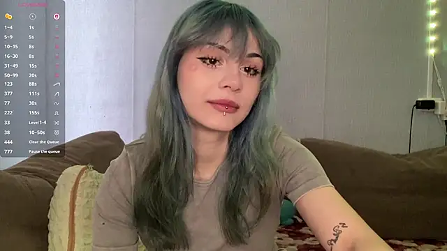 Snapshot of Emmibrilson chatting on April 23, 2026, 12:29 pm Emmibrilson online show from April 23, 2026, 12:29 pm