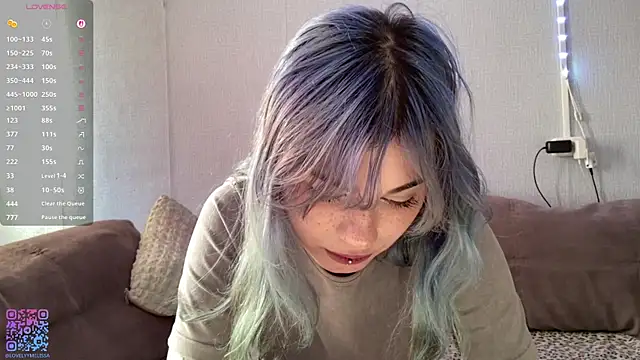 Snapshot of Emmibrilson chatting on May 5, 2026, 12:24 pm Emmibrilson online show from May 5, 2026, 12:24 pm
