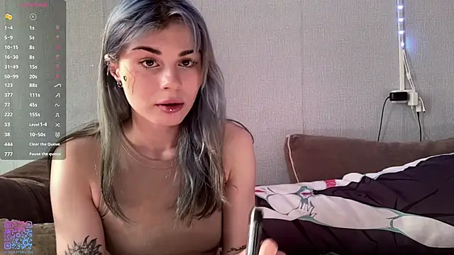 Snapshot of Emmibrilson chatting on May 27, 2026, 1:08 pm Emmibrilson online show from May 27, 2026, 1:08 pm