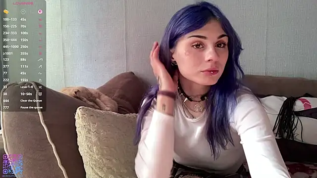 Snapshot of Emmibrilson chatting on June 6, 2026, 12:54 pm Emmibrilson online show from June 6, 2026, 12:54 pm