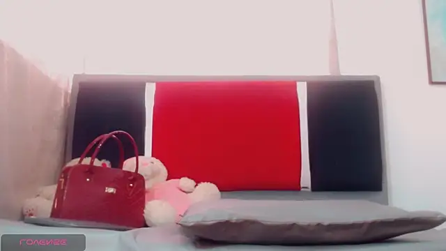 Abby White   online show from April 18, 2026, 7:18 pm