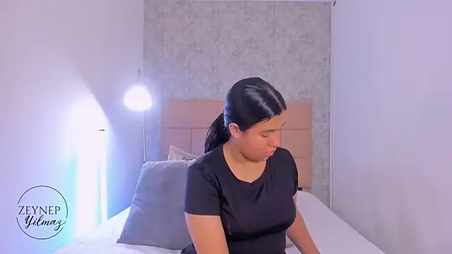 ZeynepYilmaz online show from April 10, 2026, 8:35 pm