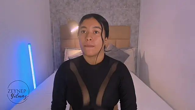 ZeynepYilmaz online show from April 19, 2026, 8:33 pm