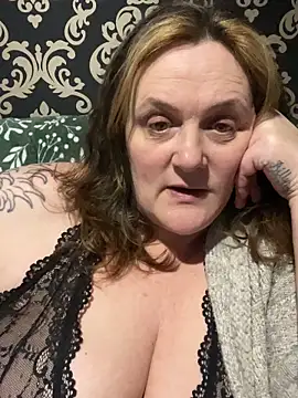 Busty-GilfQuinn online show from February 22, 2026, 10:41 pm