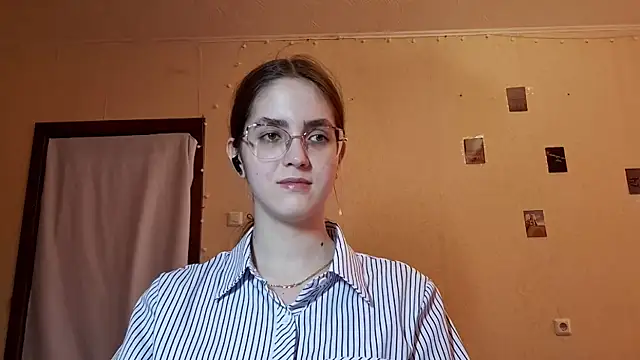 Katelemon online show from May 2, 2026, 10:53 am
