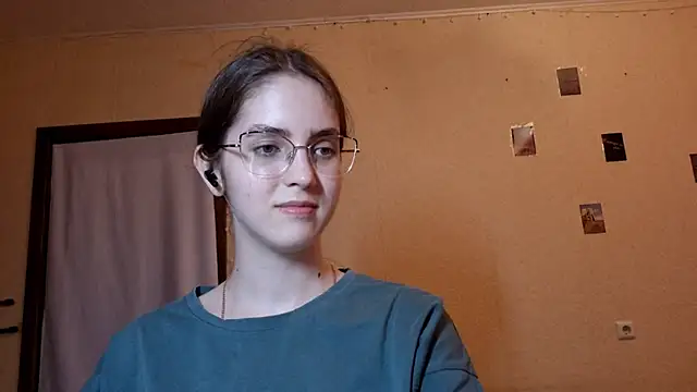 Katelemon online show from June 3, 2026, 2:19 pm