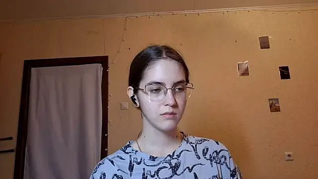 Katelemon online show from June 4, 2026, 10:21 am