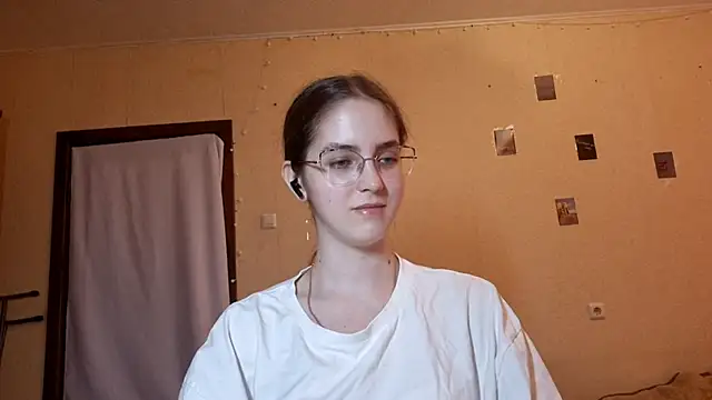 Snapshot of Katelemon chatting on June 8, 2026, 1:11 pm Katelemon online show from June 8, 2026, 1:11 pm