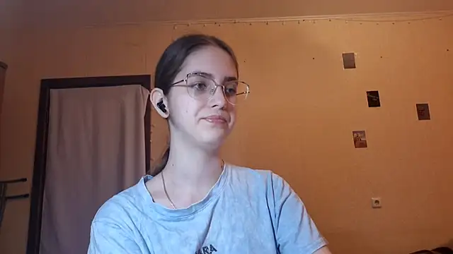 Snapshot of Katelemon chatting on July 10, 2026, 10:18 am Katelemon online show from July 10, 2026, 10:18 am