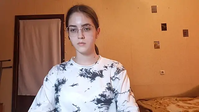 Snapshot of Katelemon chatting on July 16, 2026, 10:43 am Katelemon online show from July 16, 2026, 10:43 am