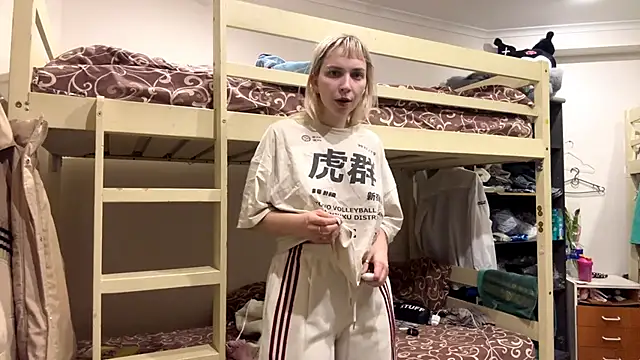 LiraDreamX online show from March 9, 2026, 5:50 pm