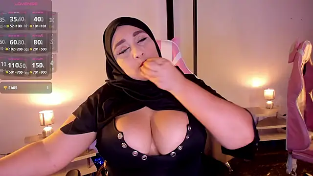 Snapshot of HijabiMilff chatting on May 12, 2026, 3:31 pm HijabiMilff online show from May 12, 2026, 3:31 pm