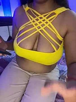 Queenlipx online show from April 7, 2026, 5:57 pm