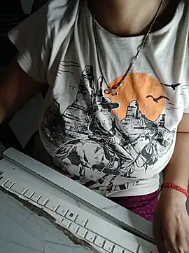 Queenlipx online show from April 19, 2026, 6:56 am