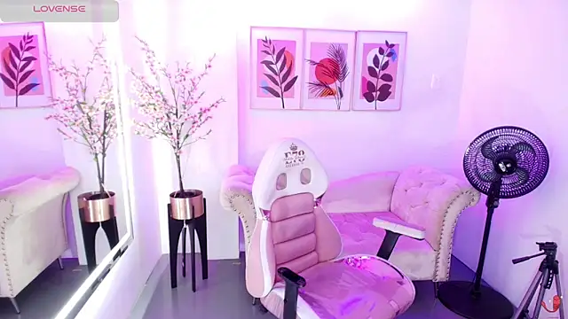 Chloe meoww online show from May 18, 2026, 11:49 am