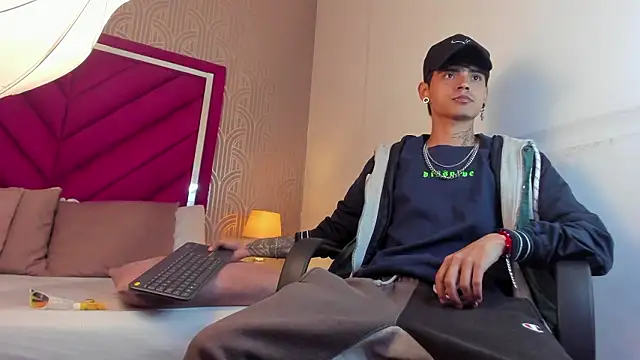 Snapshot of Dominic_Foxx chatting on February 26, 2026, 12:37 pm Dominic Foxx online show from February 26, 2026, 12:37 pm