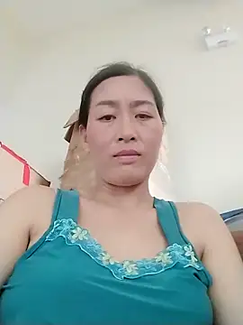 lris-Beauty77 online show from April 5, 2026, 7:27 am