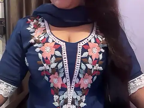 Avneet kaurr1 online show from June 8, 2026, 2:45 am