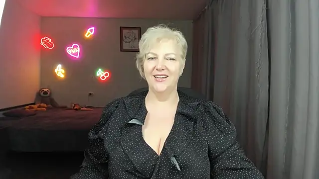 Snapshot of Mary-Leee chatting on June 3, 2026, 6:13 pm Mary-Leee online show from June 3, 2026, 6:13 pm