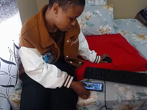 Serafyynx online show from March 3, 2026, 1:06 pm