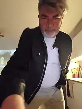 eruzam59000 online show from April 12, 2026, 5:40 pm