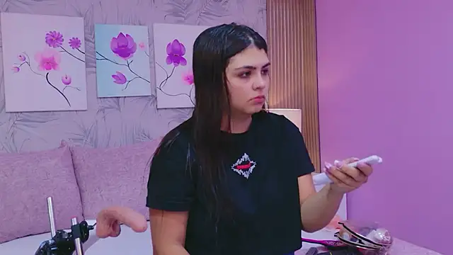 EmmaLeens online show from April 14, 2026, 12:00 pm