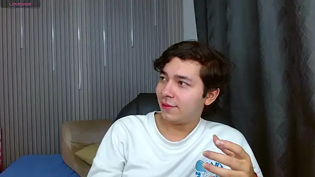 Snapshot of Julian_Smith21 chatting on June 15, 2026, 4:25 am Julian Smith21 online show from June 15, 2026, 4:25 am